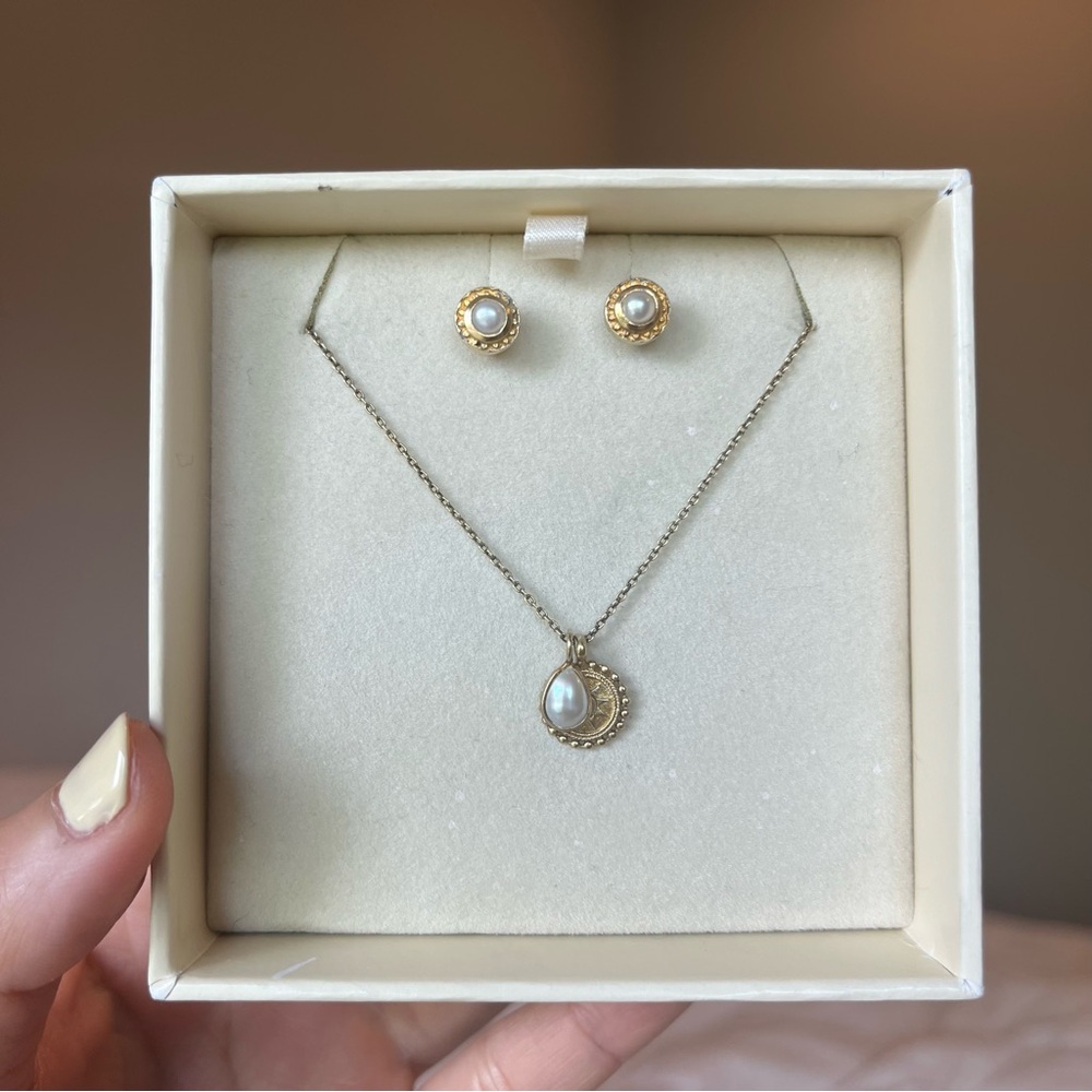 Satya Earrings and Necklace Set